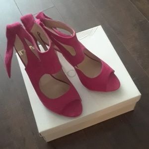 Stylish Magenta bow Heel